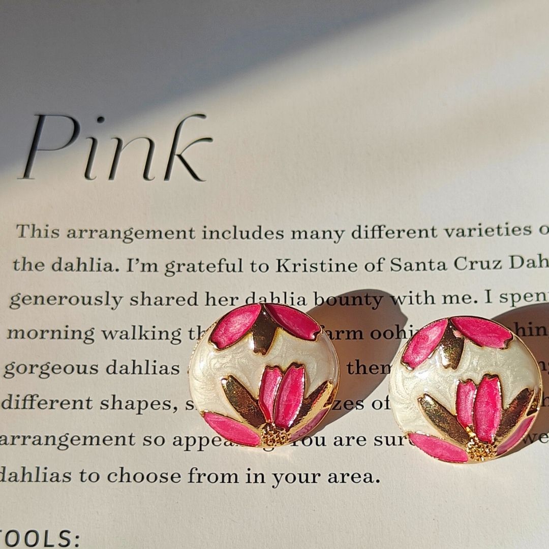 Pink gul enamel studs