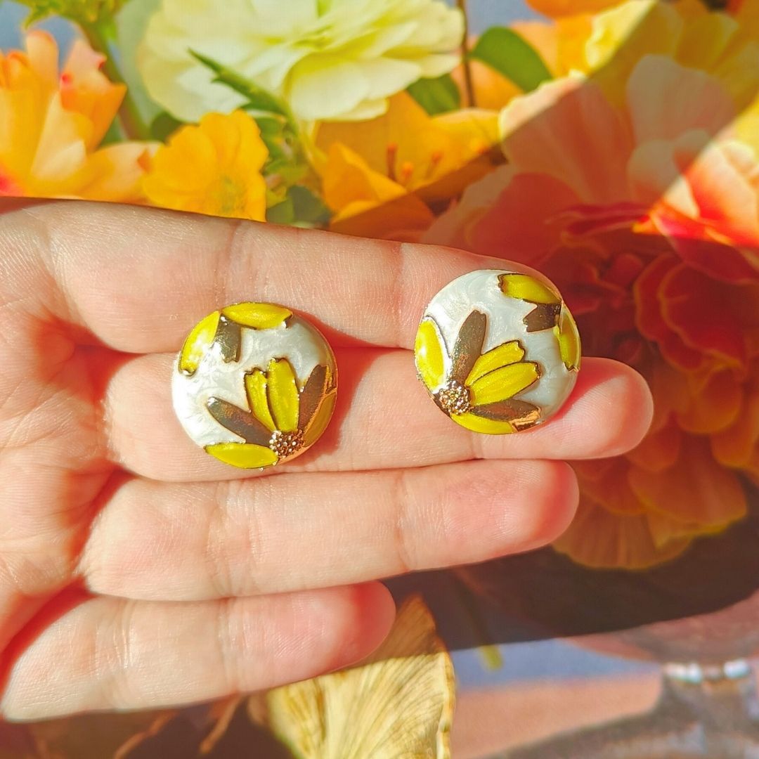 Yellow gul enamel studs