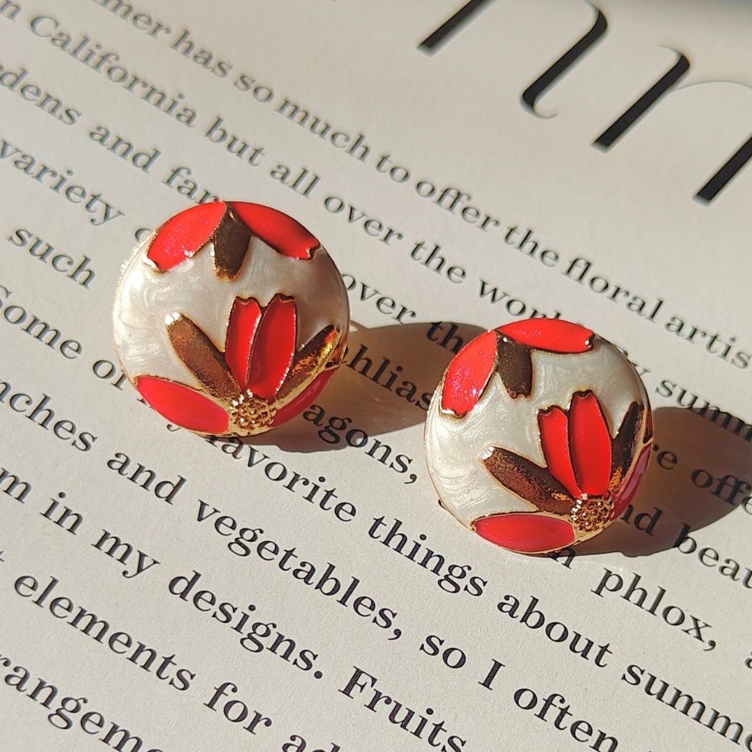 Red gul enamel studs