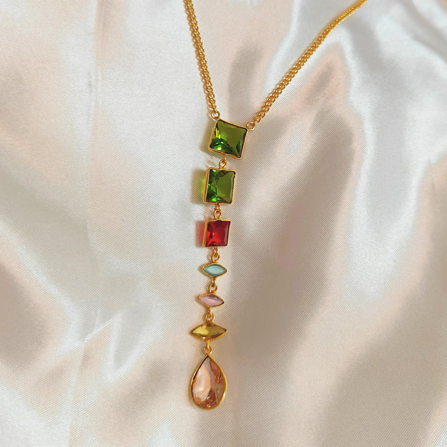 Colonial colored necklace