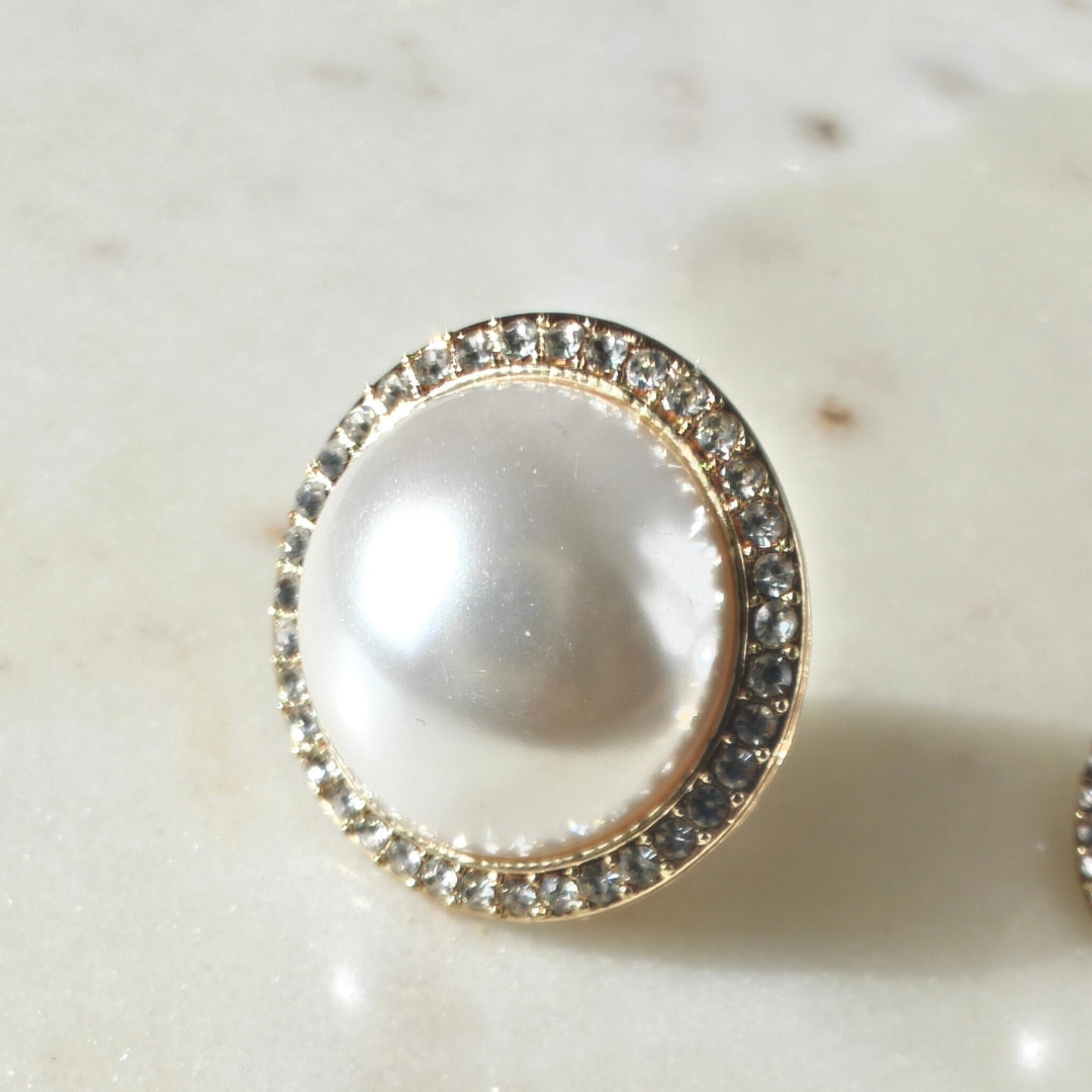 Pearl on you earrings