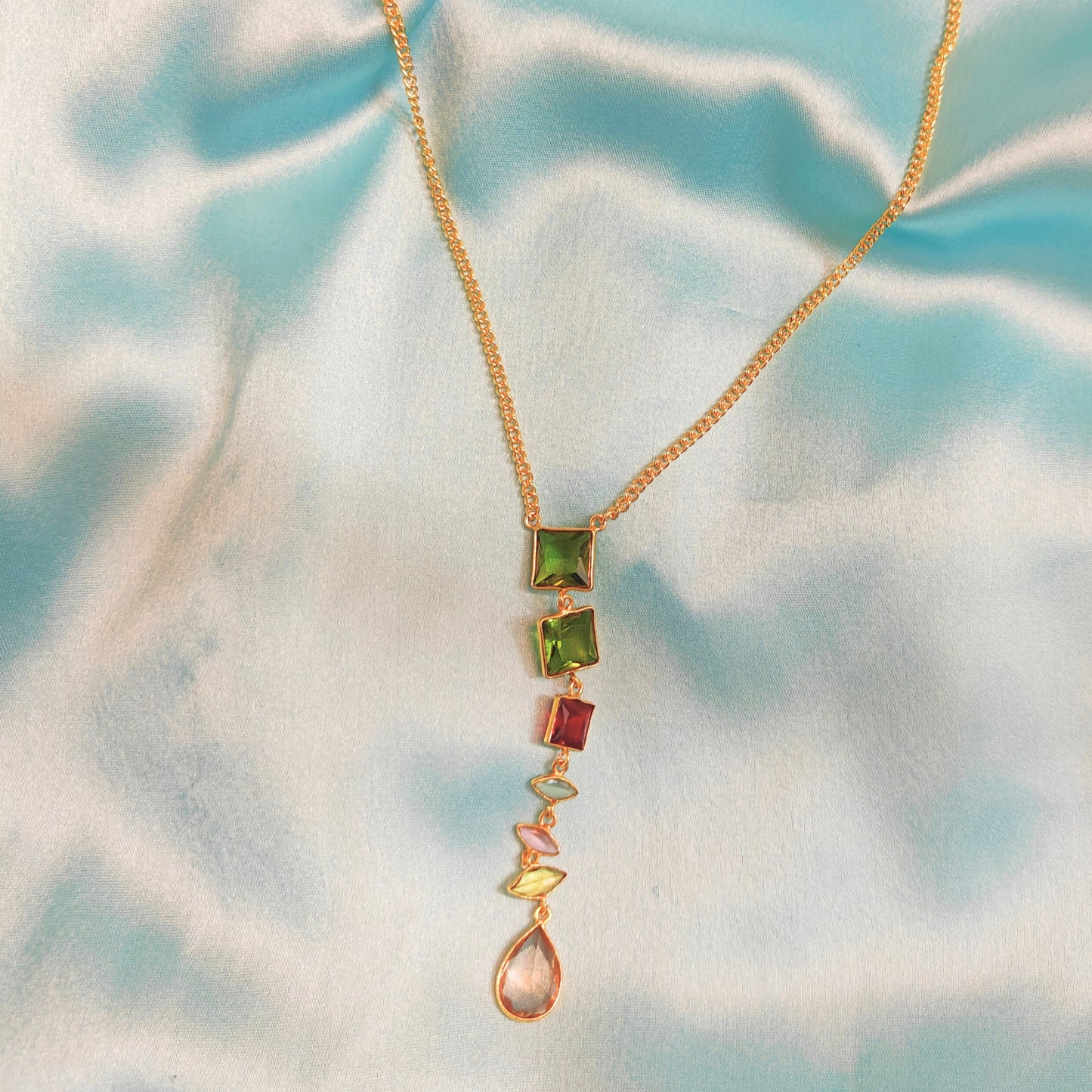 Colonial colored necklace