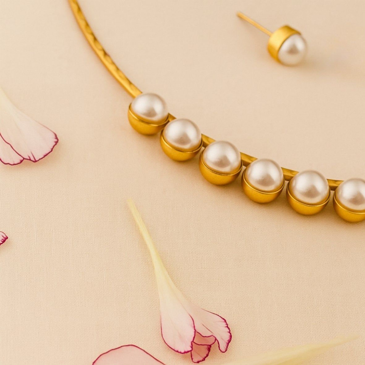 Anar Poetry Necklace Set