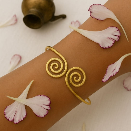 Scarlet loop Bracelet