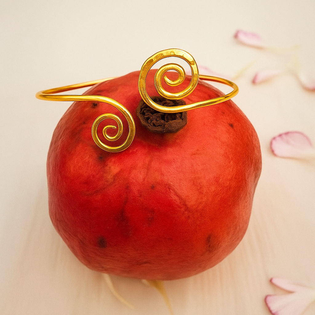 Scarlet loop Bracelet