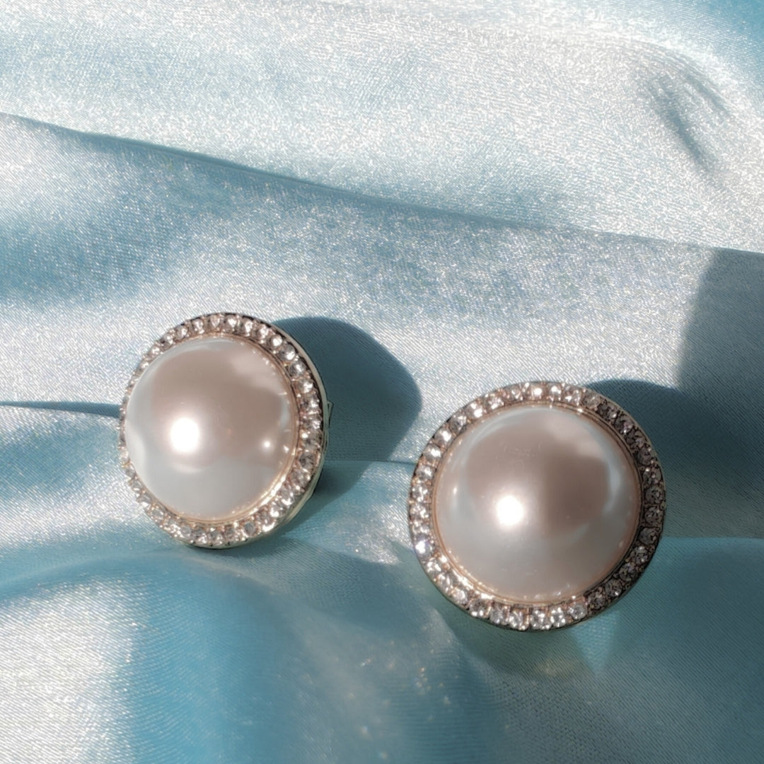 Pearl on you earrings
