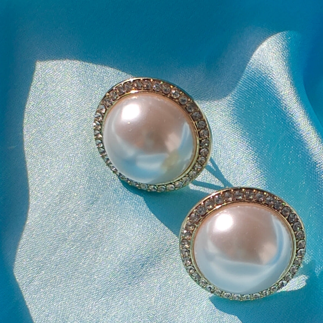 Pearl on you earrings